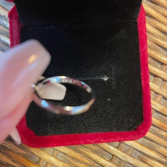 1 CT Moissanite Solitaire Size 6 - Picture 3 of 8